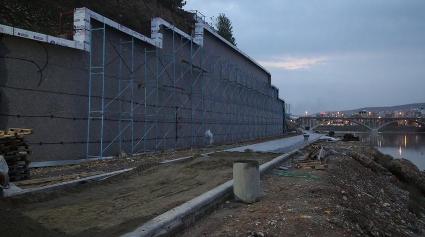 Cizre&rsquo;de &rsquo;Dikey Bah&ccedil;e&rsquo; &ccedil;alışmaları devam ediyor