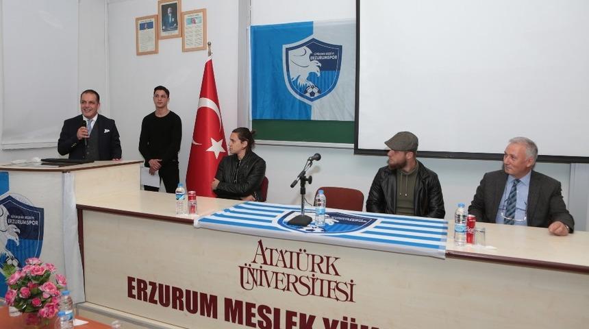 BB Erzurumsporlu futbolcular MYO&rsquo;da &ouml;ğrencilerle buluştu