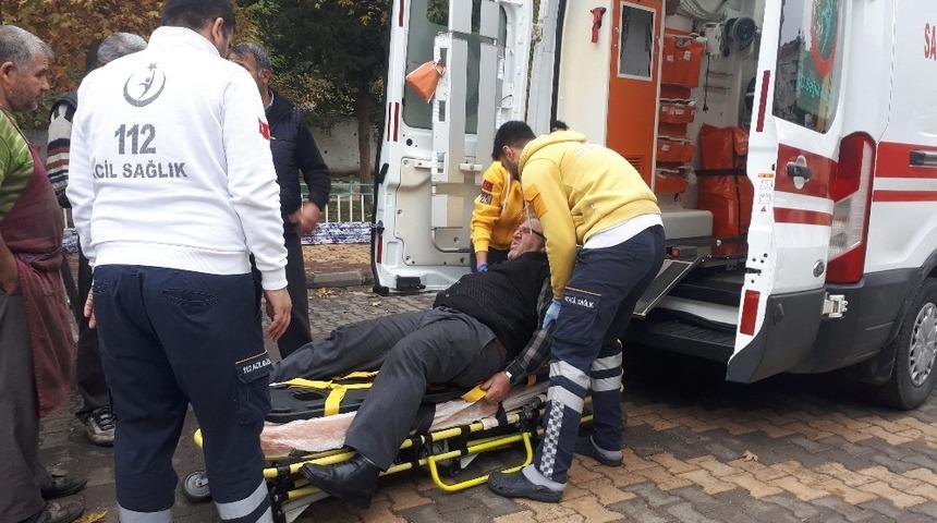 Kamyon kasasından d&uuml;şen adam yaralandı