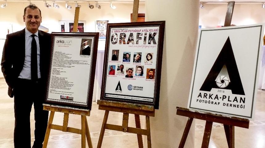 Arka Plan&rsquo;dan geometri sergisi