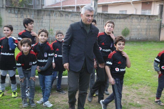 Cizreli çocuklardan Kaymakam ve Belediye Başkanı Arıcan’a sevgi gösterisi