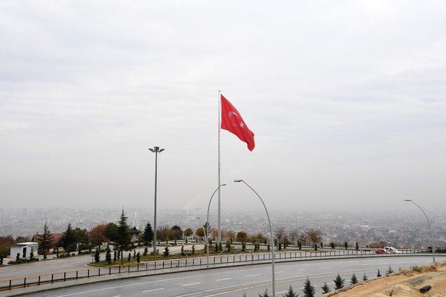 Büyükşehir’den Akyokuş’a dev Türk bayrağı