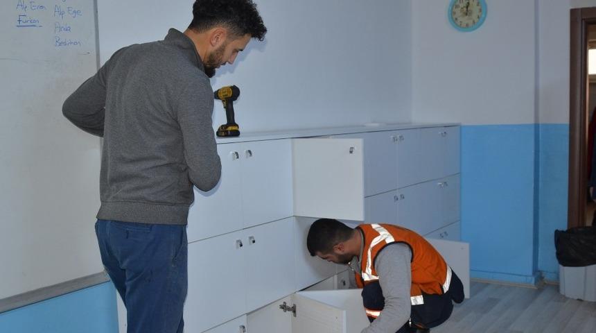 Necip Fazıl Kısak&uuml;rek İlkokulu&rsquo;nun &ouml;ğrenci dolapları Boz&uuml;y&uuml;k Belediyesi&rsquo;nden