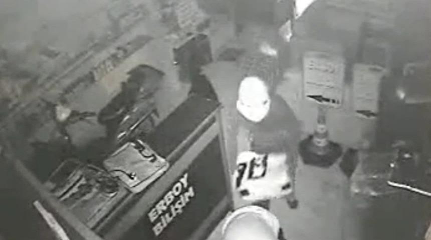 İş yerindeki hırsızlık kamerada