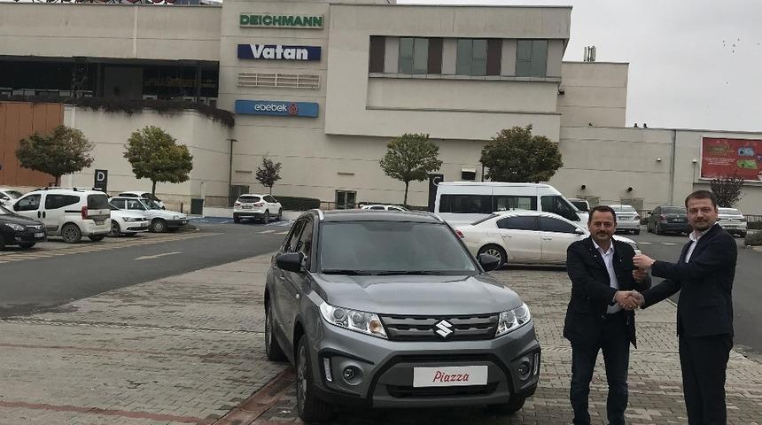 Piazza&rsquo;nın son model otomobili talihlisine teslim edildi