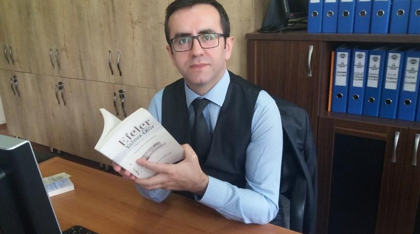 Burhaniyeli yazar Altınbeyaz &lsquo;Efeler Yalnız &Ouml;l&uuml;r&rsquo; adlı kitabını &ccedil;ıkardı