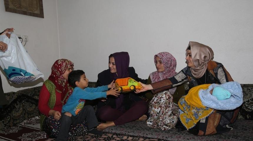 Eyy&uuml;biye&rsquo;de &ccedil;at kapı ev ziyaretleri devam ediyor