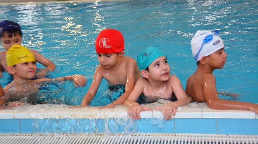 Denizli&rsquo;de &ccedil;ocuklar y&uuml;zme &ouml;ğreniyor