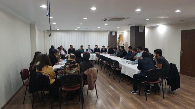 Başkan aday adayı Aksan MÜSİAD’lı gençlerle bir araya geldi