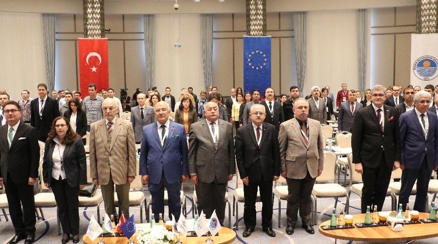 Kocamaz: "İnsanları &ouml;n&uuml;m&uuml;zdeki 50 yıl i&ccedil;inde en &ccedil;ok etkileyecek sorun k&uuml;resel ısınmadır"