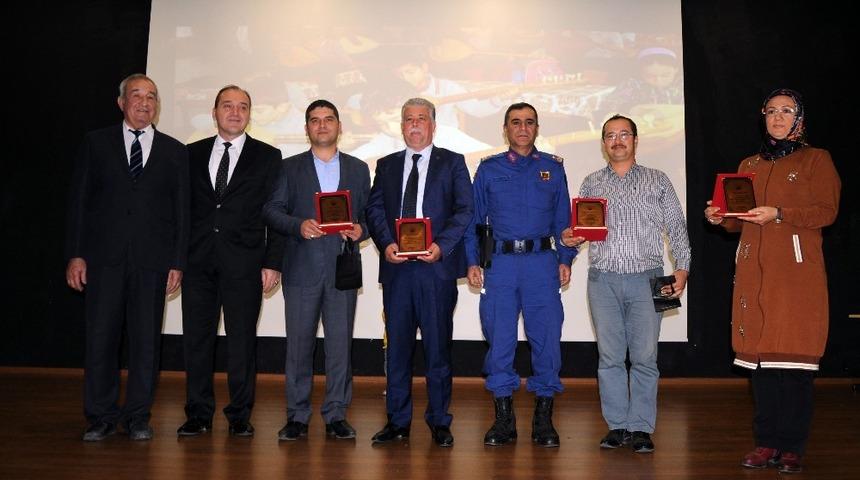 Erdemli&rsquo;de &rsquo;&ouml;ğretmen g&ouml;z&uuml; ile eğitim&rsquo; konulu fotoğraf yarışması sonu&ccedil;landı