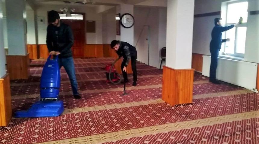 Kyk&rsquo;lı Gen&ccedil;ler Tercan&rsquo;da Cami temizlediler