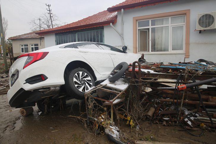 Sel sularından camdan atlayıp kurtulmuşlar  G3