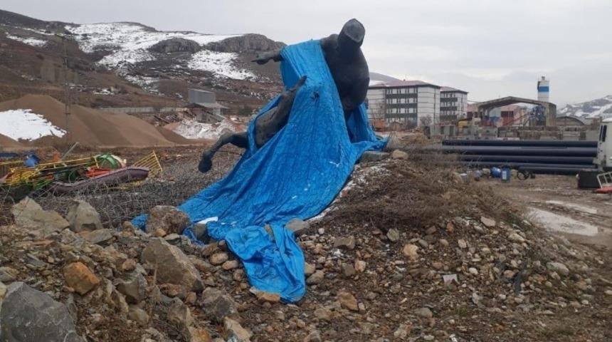 Bayburt Belediyesi&rsquo;nden &rsquo;Atat&uuml;rk Heykeli&rsquo; a&ccedil;ıklaması