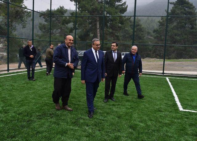 Vali Su, SODES kapsamında yapılan spor tesislerini inceledi