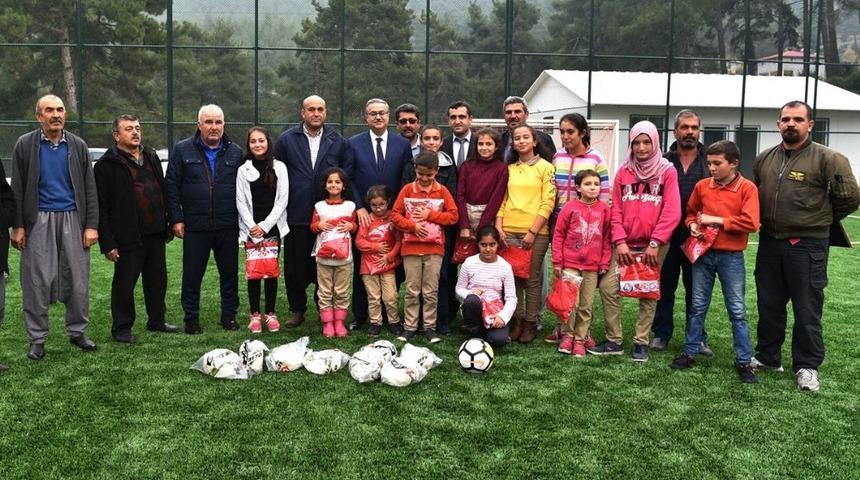 Vali Su, SODES kapsamında yapılan spor tesislerini inceledi