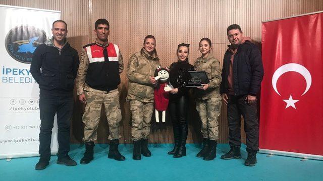 Jandarmadan çocuklar için renkli program