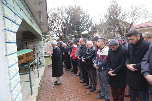 Liseli, arkadaşını kendisini dövdüğü için öldürmüş