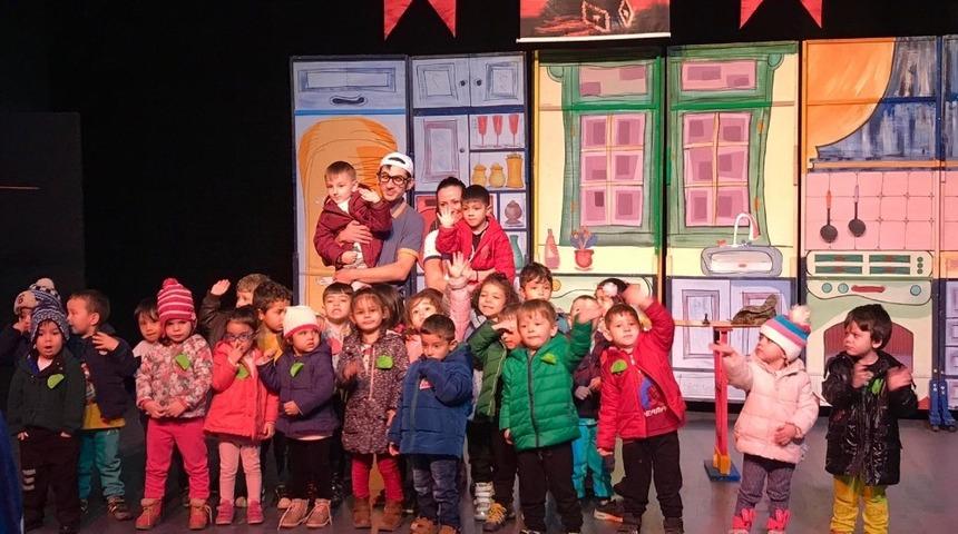 Dernekten miniklere jest