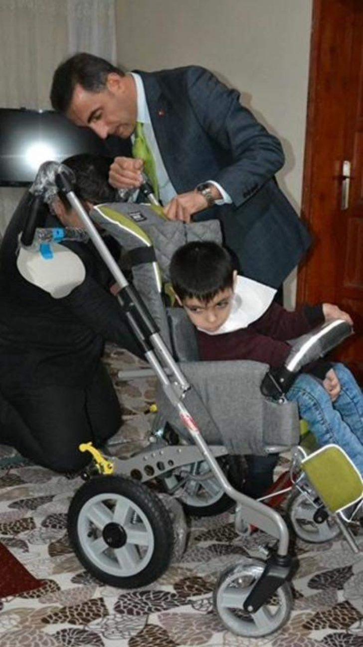 Kaymakam Alibeyoğlu’ndan engelli çocuğa tekerlekli sandalye jesti G5