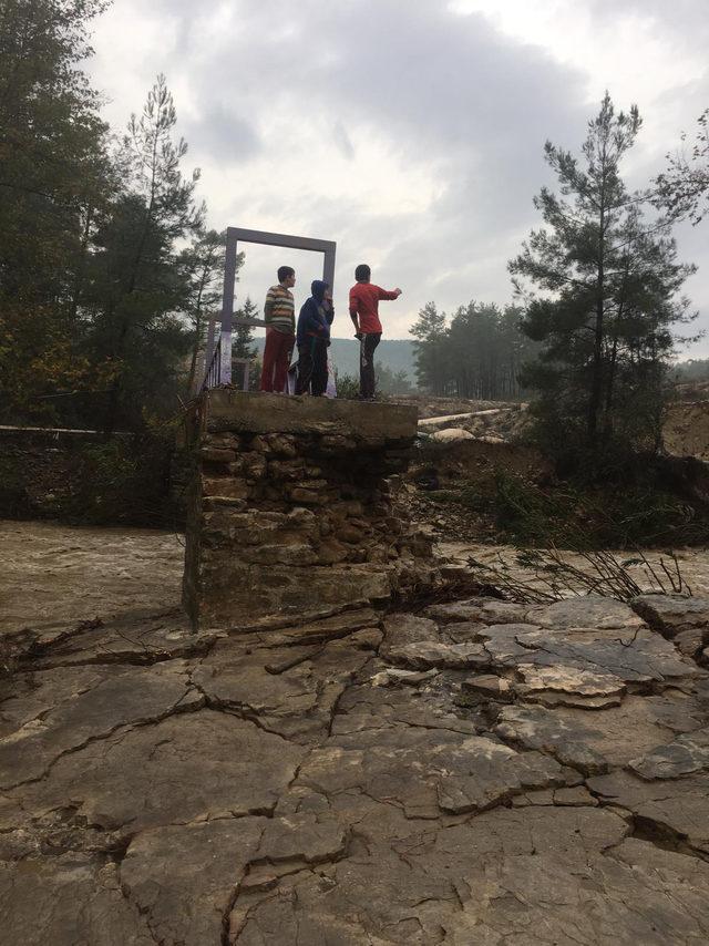 Manavgat'ta şiddetli yağış taşkına neden oldu (2)