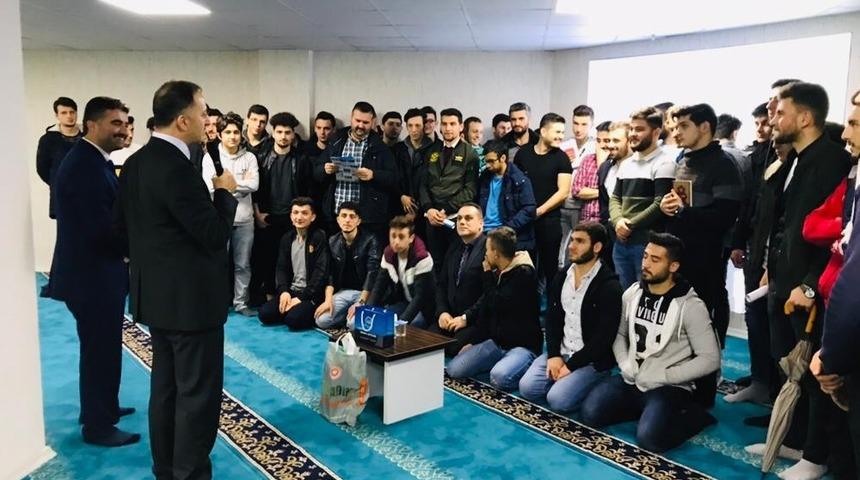 İlkadım&rsquo;da &ldquo;Hz. Peygamber ve Gen&ccedil;ler&rdquo; konferansı