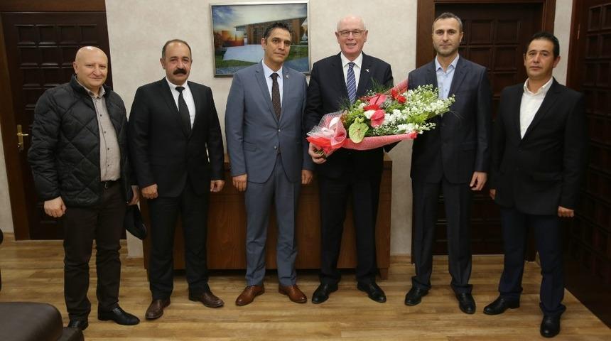 Başkan Kurt, Belediye-İş &uuml;yeleriyle bir araya geldi