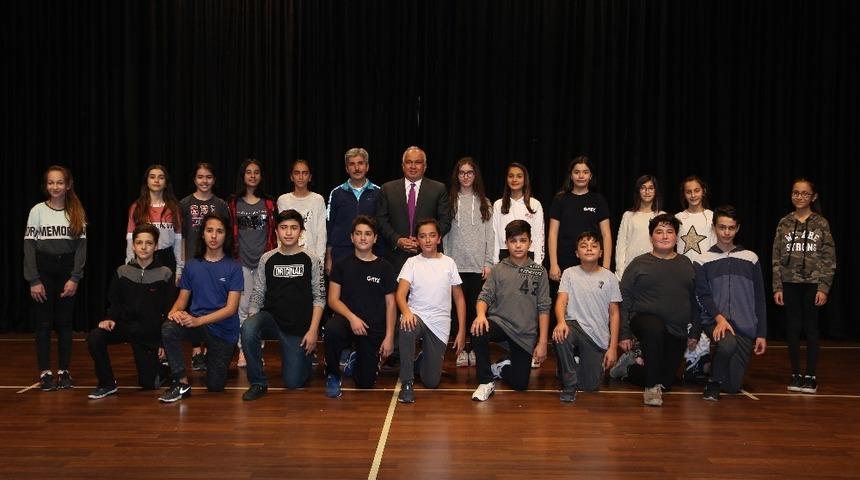 T&uuml;rk&uuml;lerin Dansı Topluluğu gala g&ouml;sterimine hazır