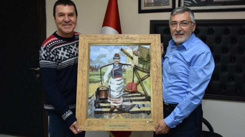 Mithat K&ouml;rler&lsquo;den Başkan Bozkurt&rsquo;a &ouml;zel hediye