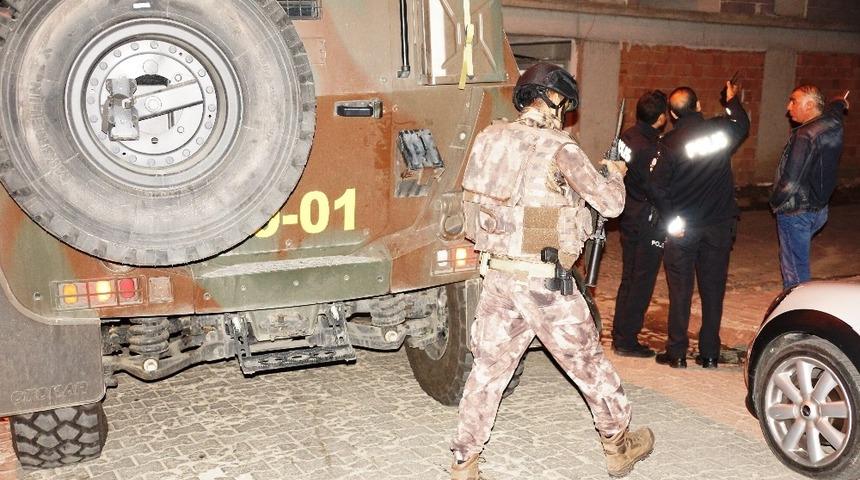 11 yıl hapisle aranan zanlı bu kez polisten ka&ccedil;amadı