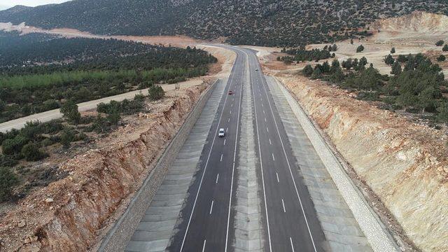 Korkuteli-Elmalı Karayolu trafiğe açıldı