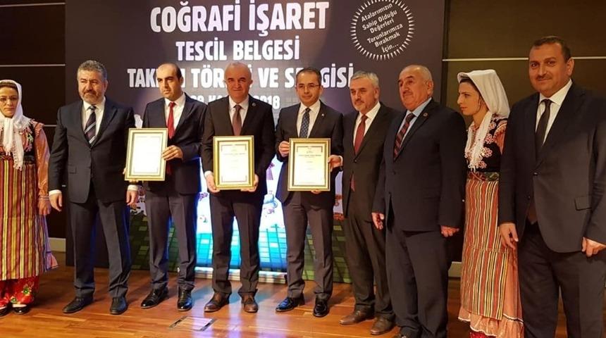 Daday etli ekmeği, coğrafi işaret tescil belgesini d&uuml;zenlenen resmi t&ouml;renle aldı