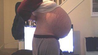 Herkes hamile zannetti! Karnından çıkan şey şoke etti