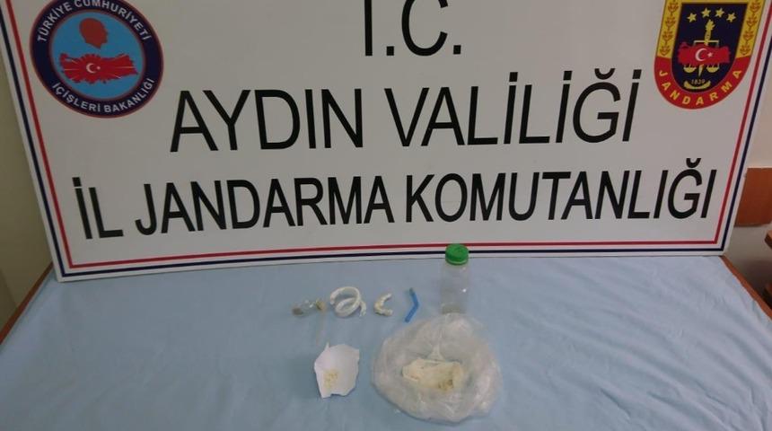 Dur ihtarına uymayan ara&ccedil;tan uyuşturucu &ccedil;ıktı