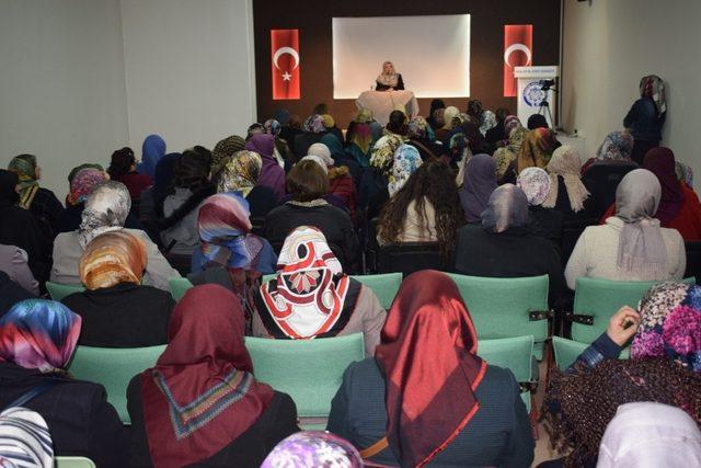 “Efendimizi Anlamak” konulu konferansına yoğun ilgi