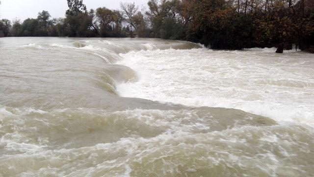 Manavgat'ta şiddetli yağış taşkına neden oldu (3)