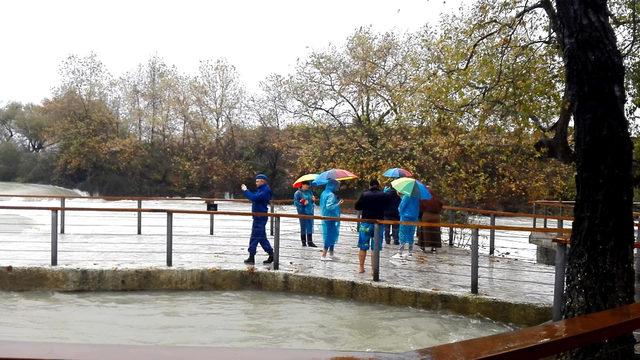 Manavgat'ta şiddetli yağış taşkına neden oldu (3)