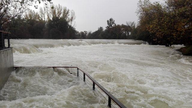 Manavgat'ta şiddetli yağış taşkına neden oldu (3)