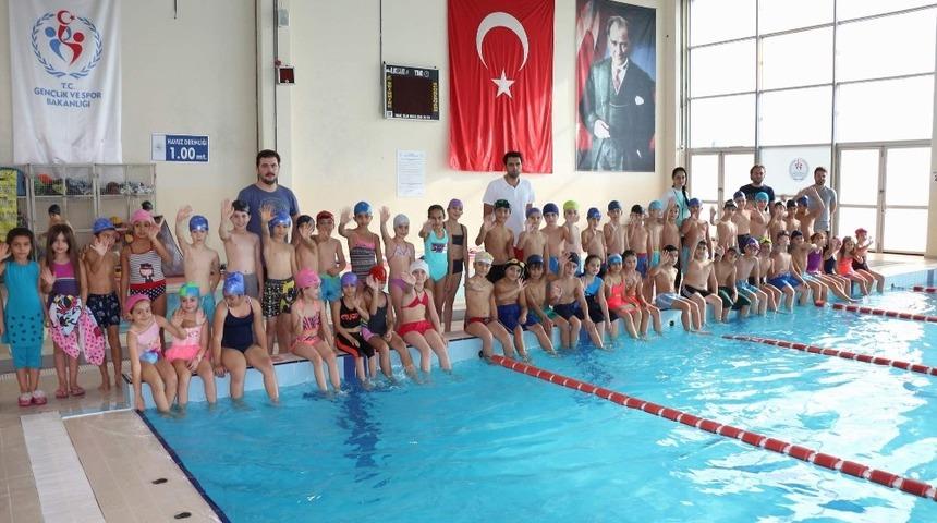 Manisa’da ’Yüzme Bilmeyen Kalmasın’ projesi başladı