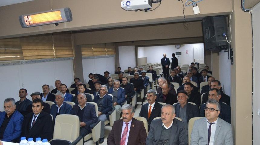 &Uuml;steğmen U&ccedil;ar muhtarlarla bir araya geldi