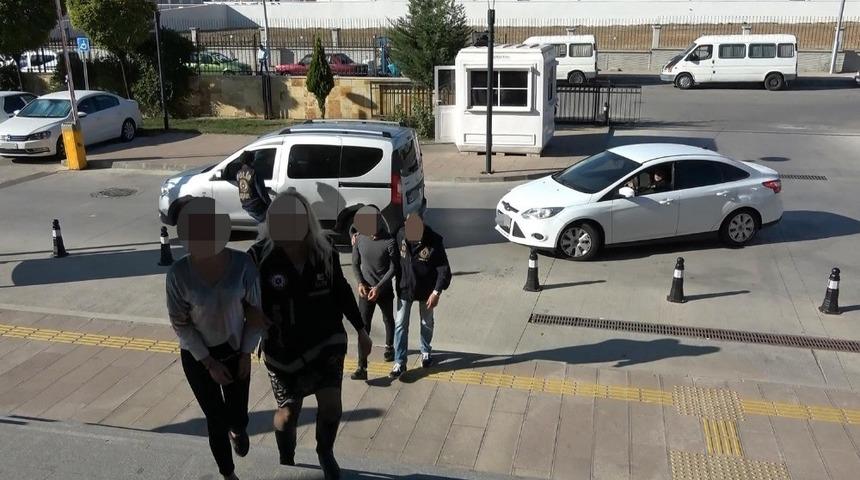 Sahte &ccedil;ek ile alışveriş yapan 3 kişi tutuklandı