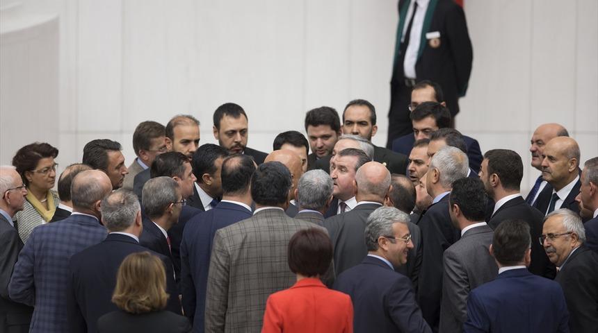 TBMM yine karıştı: Vekiller birbirine girdi! İşte yaşananlar