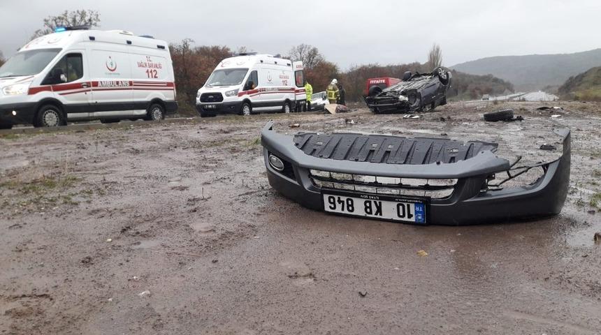 Balıkesir&rsquo;de otomobil takla attı: 1 &ouml;l&uuml;, 3 yaralı