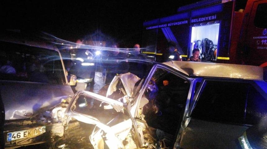 Otomobille hafif ticari ara&ccedil; &ccedil;arpıştı: 2 yaralı