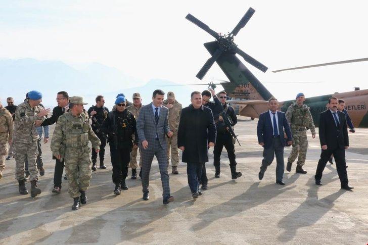 Hakkari Valisi Akbıyık, yeni ilçe Olan Derecik’te incelemelerde bulundu G1