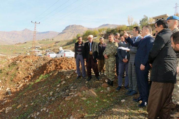 Hakkari Valisi Akbıyık, yeni ilçe Olan Derecik’te incelemelerde bulundu G4