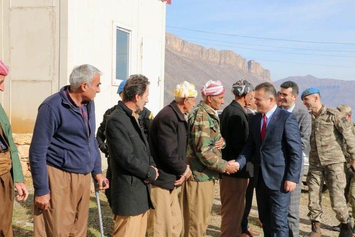 Hakkari Valisi Akbıyık, yeni ilçe Olan Derecik’te incelemelerde bulundu G5