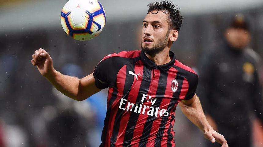 Hakan Çalhanoğlu'nun Milan-Torino maçında oynayıp oynamayacağı belirsiz