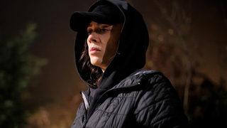 Avlu dizisinde Kudret'in oğlu Alp öldü mü? Deniz Alp'i böyle vurdu! Avlu 22. son bölüm izle!