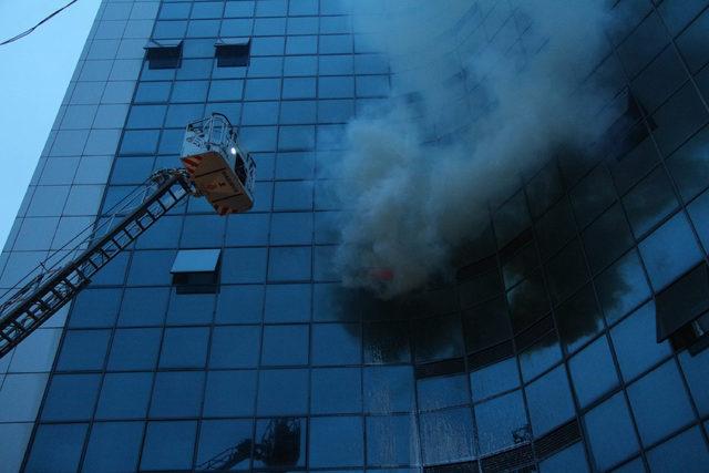 /ek fotolar// Şişli'de 17 katlı iş merkezinde yangın (2)